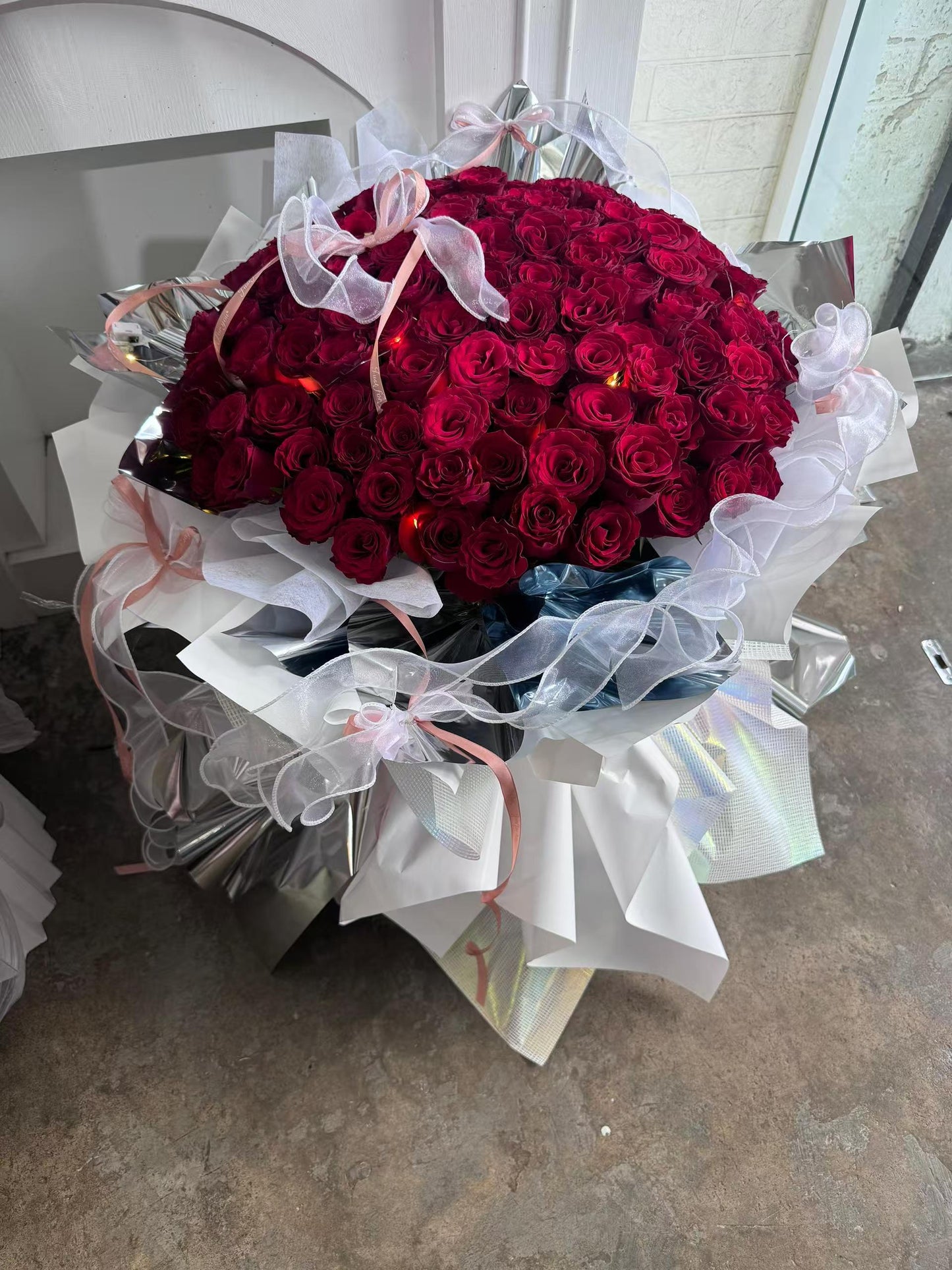 Kuchai Lama Flower Shop - Premium Ecuadorian Rose Bouquet