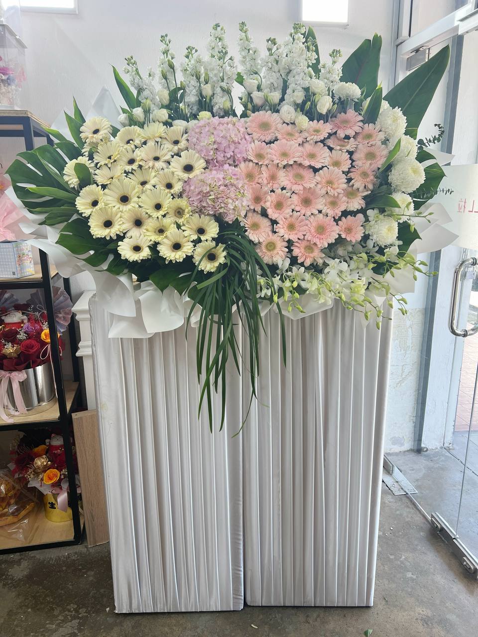 双箱立式慰问花篮 Florist KL