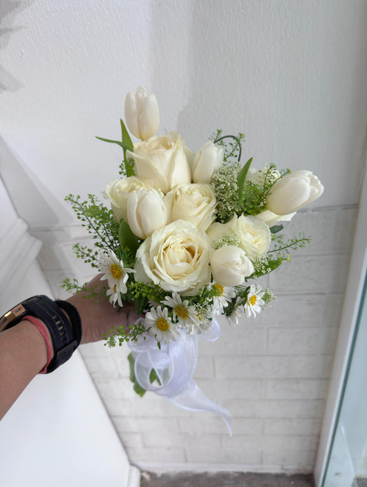 white bridal bouquet