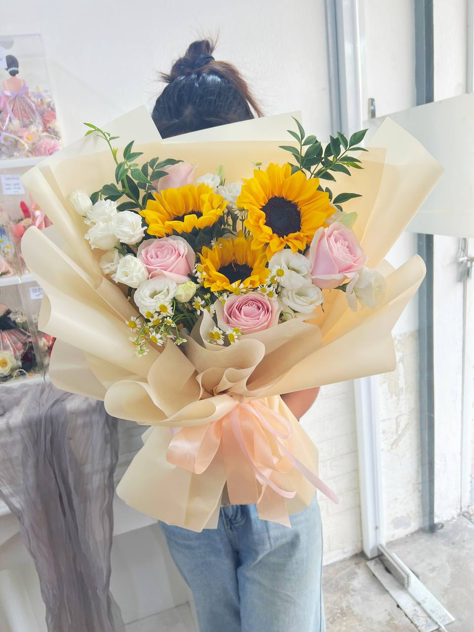 Fresh sunflower bouquet for delivery from florist in KL.