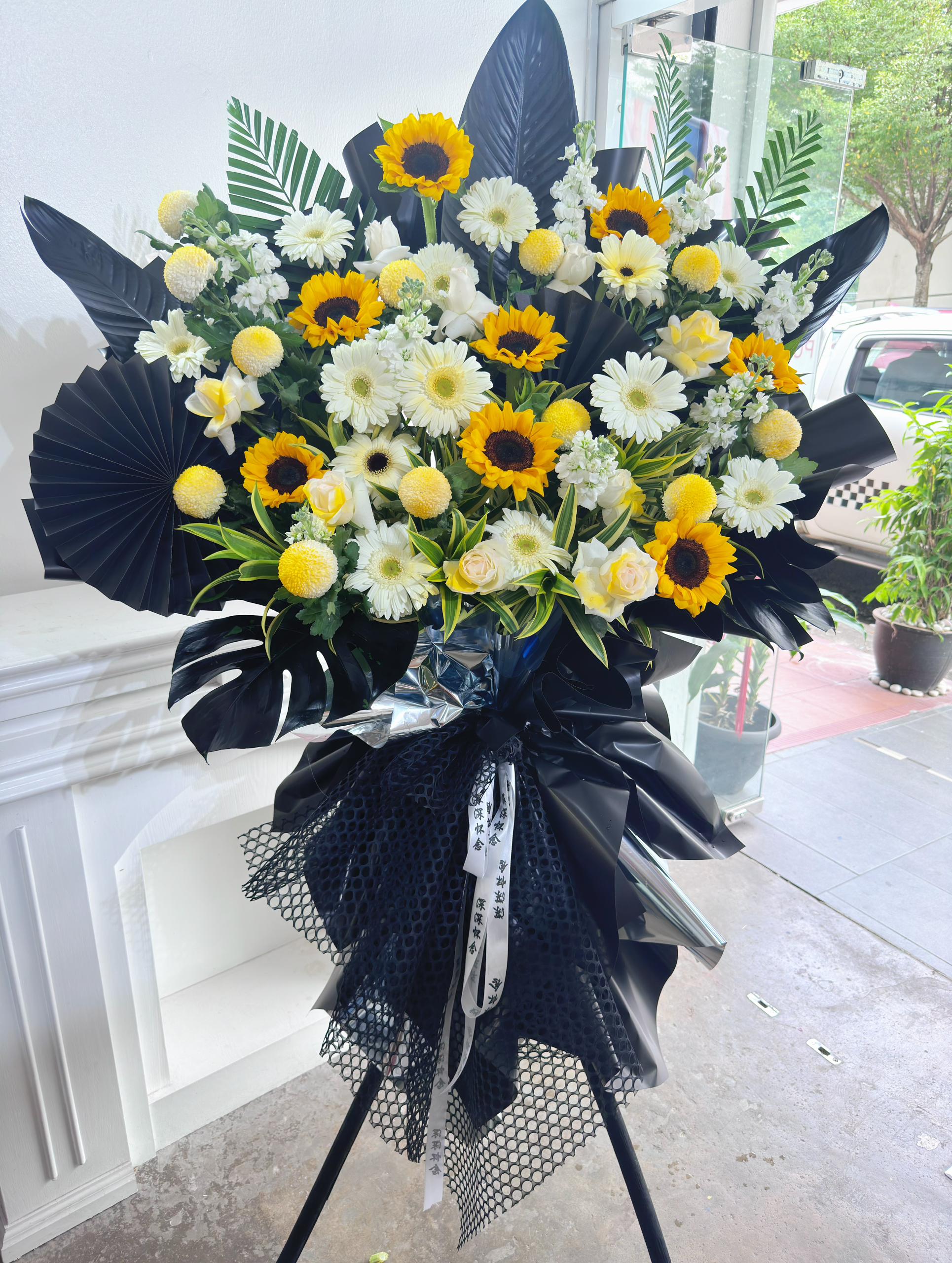 KL Florist – Same-Day Condolence Flower Stand Delivery in KL, Klang Valley & Selangor.