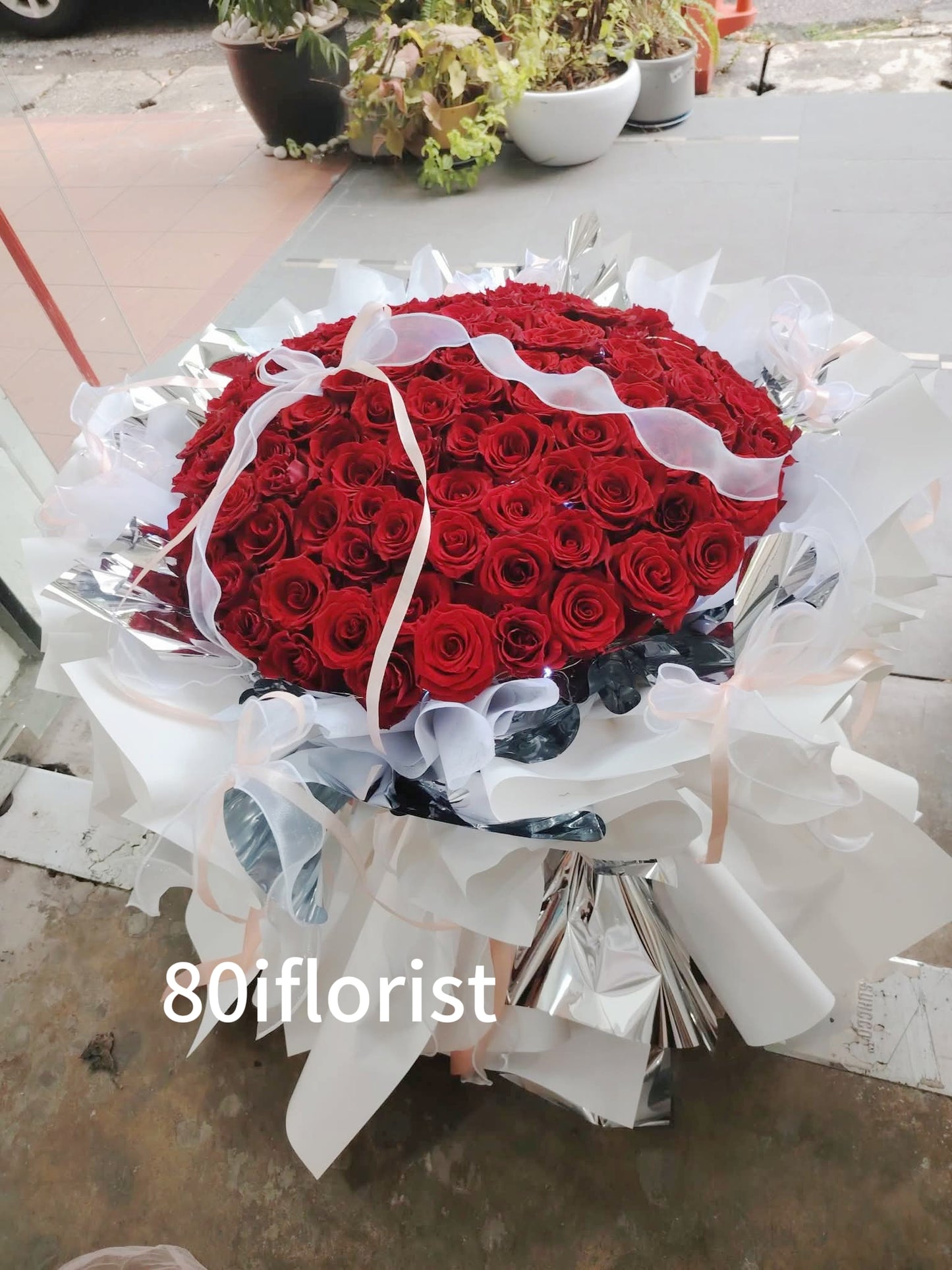 2025 Valentine Bouquet | Fresh Red Roses V9