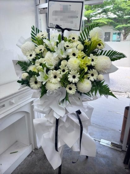 丧礼往生白色系类花篮 - KL当天配送服务