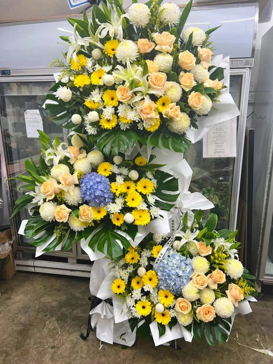 吉隆坡三层丧礼花篮 - 企业与团体白事悼念 - KL花店