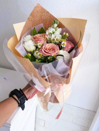 Fresh Cappuccino Rose Flower Delivery in Bangsar