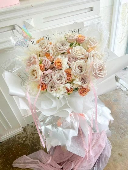 Fresh Menta Rose Bouquet for luxury flower delivery in Desa ParkCity