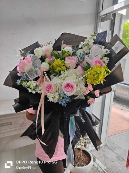 Fresh Roselle Rose Mixed Bouquet – RF38