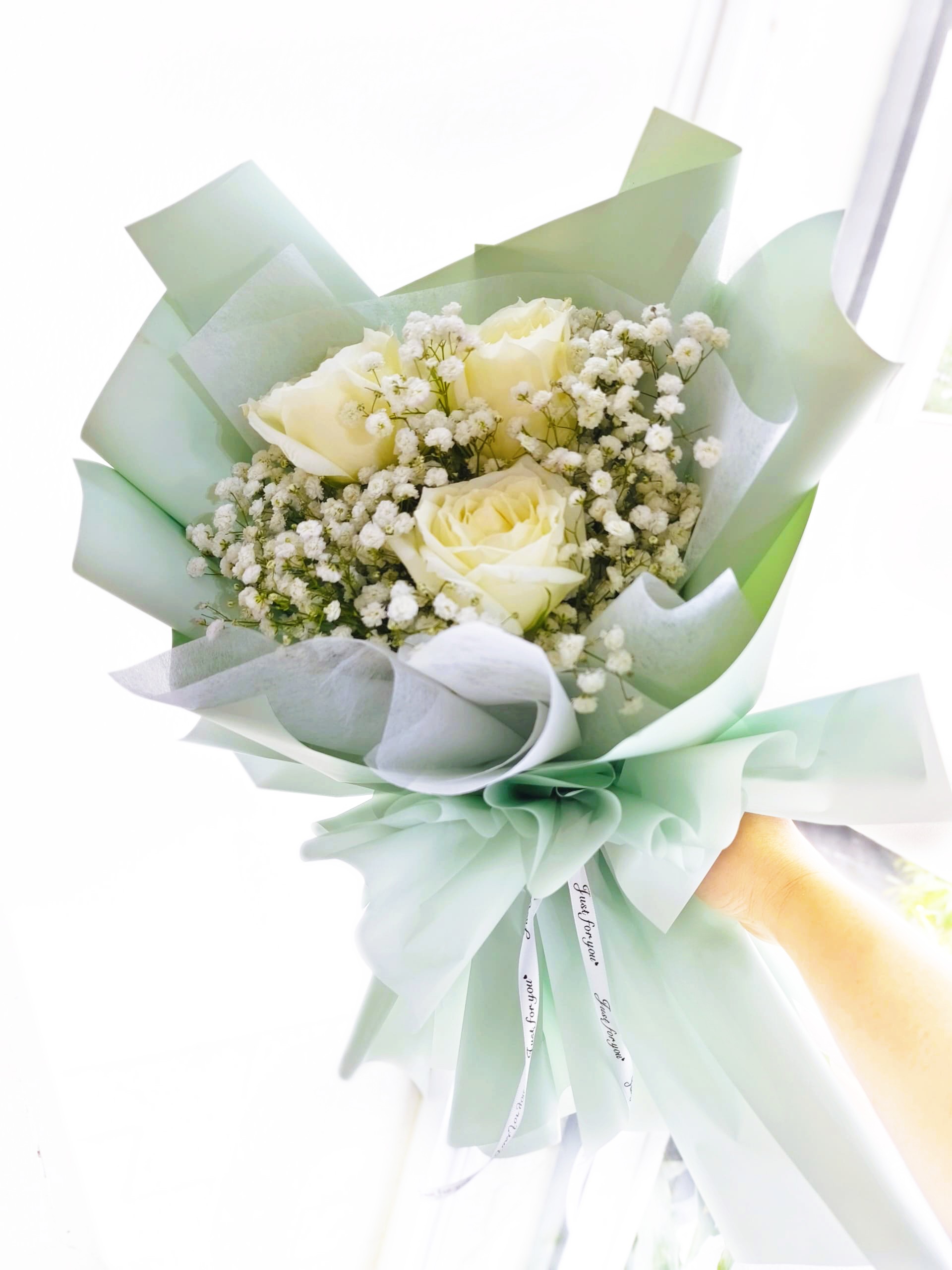 OUG Florist - Fresh white rose flower bouquet