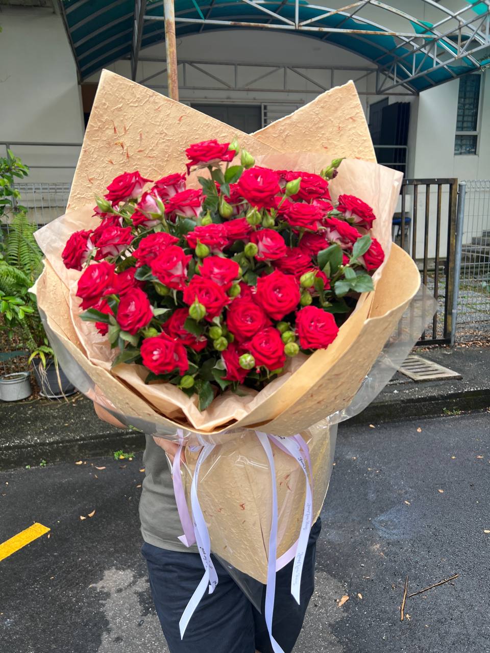 Red Spray Roses Bouquet for Birthday and Anniversary | Delivery Available
