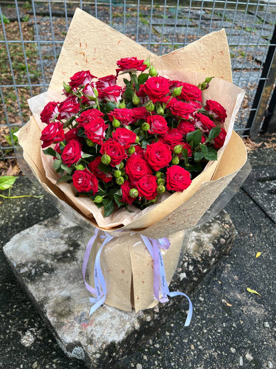 红色多头玫瑰生日周年纪念花束 - 吉隆坡花店